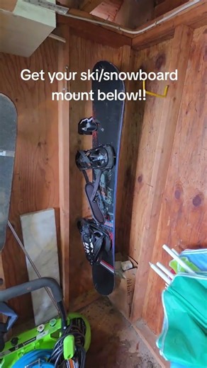 The coolest, minimalistic snowboard wall mount.