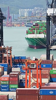 China’s trade surplus tops $1 trillion for first time