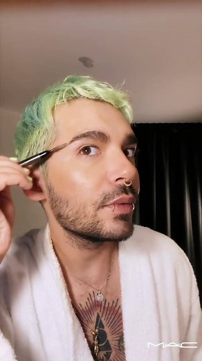 Tutorial de maquillaje de Bill Kaulitz para Mac Cosmetics en la NYFW #billkaulitz | Official Groupies Tokio Hotel