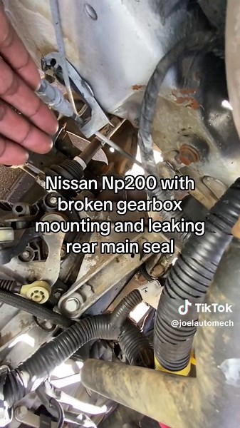 Expert Mechanic Joel Automech Fixing a Nissan Np200 with Broken Gearbox Mounting