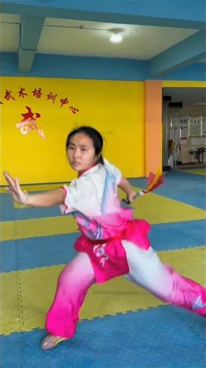 "Broadsword Techniques." "Martial Arts Girl." Promoting Traditional Chinese Martial Arts Culture.