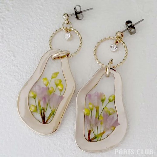 ニュアンスフープのボタニカルピアス