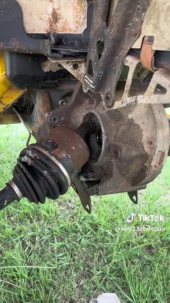 Can am renegade rear diff removal #canam #canamrenegade800 #reardiff #htown #atvmechanic #raptor660r