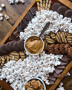 26K views · 326 reactions | Your smart cookie deserves a sweet graduation celebration!  Shop everything you need to recreate oneboardgal's cookie grazing board: https://ms.spr.ly/6181gzKEt | Hy-Vee | Facebook