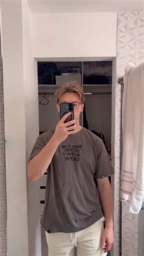 Maxime Paulhiac on Instagram: "Comment je suis passée de 500 à plus de 3 000 000 vues avec un petit compte Commentez « magie » et je vous enverrai en message privé la méthode exacte que j’ai utilisée. Si vous publiez à tout-va et que vous stagnez toujours entre 100 et 500 vues, je comprends. Moi aussi, je me sentais invisible. Tout le monde répétait les mêmes conseils : • « Soyez régulier » • « Ne vous épuisez pas » • « Pas besoin de publier tous les jours » Mais soyons honnêtes. Quand on débute