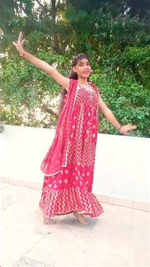 "Powerful Garba Vibes 🔥 | Dholida Loveyatri Dance | Sann Sann Jaye Performance" #shorts