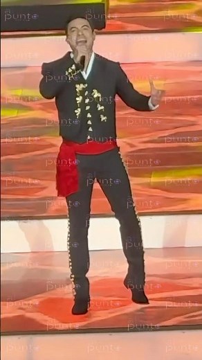 CARLOS RIVERA canta “México, lindo y querido” durante el “México vibra” en el Auditorio Nacional🇲🇽
