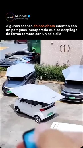 @mundox.esp on Instagram: "China sigue sorprendiendo con nuevas ideas para el día a día, y esta vez lo hace con un “paraguas inteligente” integrado en el coche. Este sistema funciona como una cubierta retráctil que se despliega de forma remota con un solo clic, ya sea desde el móvil o desde el llavero del vehículo. Su función principal es proteger el coche del sol intenso, bajar la temperatura interior y reducir el desgaste de la pintura y los materiales exteriores. En el caso de los coches eléc