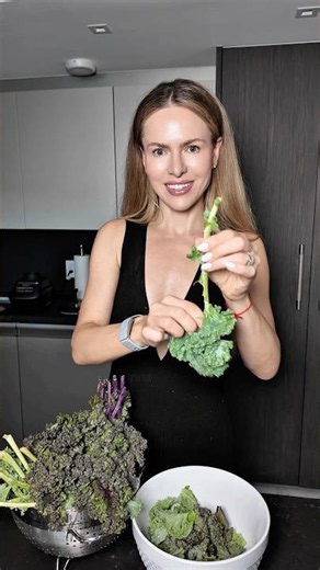 Kale Chips Recipe #kalechips #wellnessforlife #recipe #healthandwellnessgoals #healthyfood #cooking