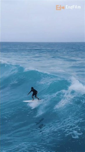 VOCÊ PRECISA VER a cor dessa onda não PARECE REAL! 😱🌊 #shorts #surf