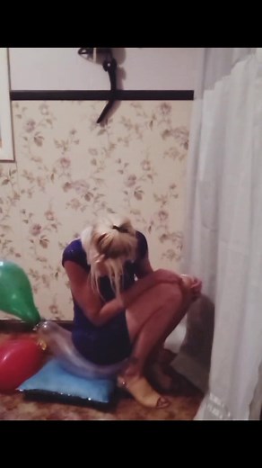 A little balloon sit Pop #balloonpop