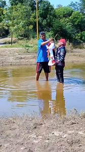 #Navojoa 🟠| BAÑAN A SAN JUAN EN EL RÍO MAYO EN NAVOJOA #Navojoa, #Sonora.— Tras años de sequía, la comunidad indígena Mayo vivió este domingo 21 de septiembre una jornada cargada de fe y emoción, luego de que el tradicional baño a San Juan Bautista volvió al fin a realizarse en las aguas del Río Mayo, como lo establece la tradición. La ceremonia, que en al menos en los últimos 8 años había tenido que trasladarse a una alberca cercana a la iglesia de Pueblo Viejo debido a la falta de caudal, vol