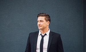 Why Daniel Lissing is not gay and other interesting facts to note