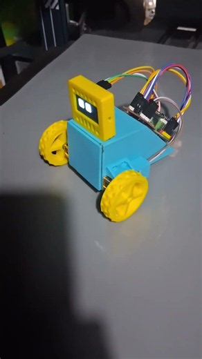 Simple little DIY self moving robot, full code available soon, #arduino #diyrobot #robot