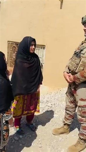 Comd Kalat scout Col Hafeez interacting with young girls at Zehri Kalat | ISI Pakistan