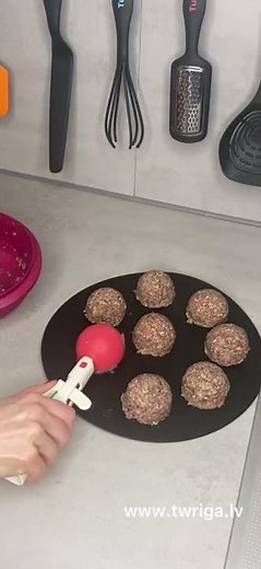 Tupperware multiscoop.