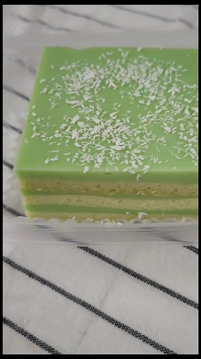 Delicious Pandan Cake Recipe with Custard Layer