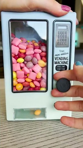 TINY VENDING MACHINE (mini objects that actually work)
