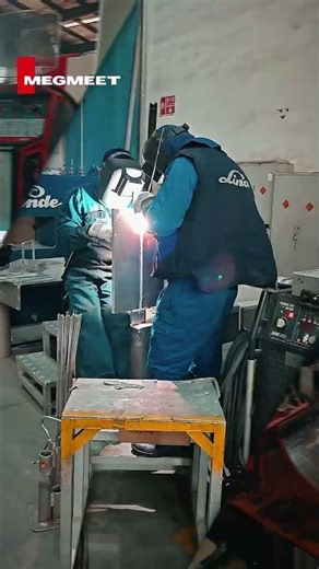 The seamless synergy between #MEGMEET welding power sources and high-speed robotic arms.