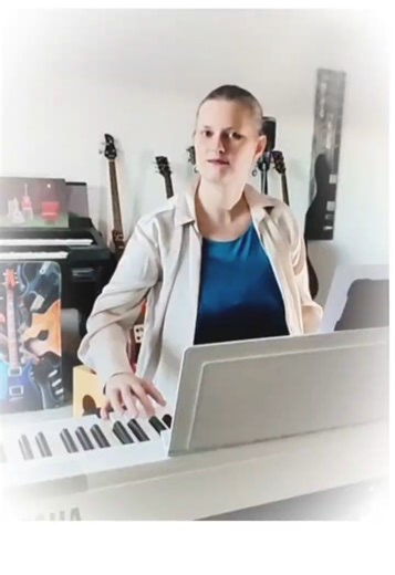 Snowman Cover - Ausschnitt - Silvia Lutzei @guitarsilvi #christmassongs #coversong