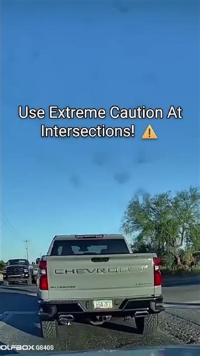 🚦⚠️ Not every 4-way intersection is a 4-way stop.