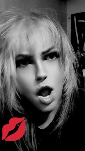 my cover of it's so easy by Linda Ronstadt 🤣