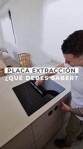 Placa con extractor incorporado 🤔 Cuando se diseña una cocina hay que tener en cuenta los pequeños detalles como este 🫣 En vez de tener un espacio “inutilizado” hemos querido incorporar dos PIX de @bachmann.group 🔌 👉 Si quieres que saquemos el máximo potencial a tu proyecto, ¡mándanos un MD y te informamos de todo! ¿Qué os ha parecido? Os leemos 👀💭 #enchufe #diseñodecocinas #problema #solución #reformadecocinas #cocinasmurcia #murcia #alicante #reforma #reformas #diseñodeinteriores #formas