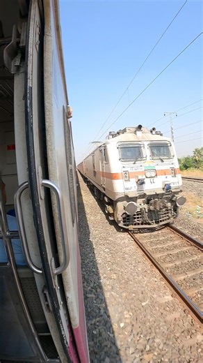 🔥Howrah Mail With WAP7 37911 | Mumbai Howrah Mail #shorts #easternrailways #viral #treanding