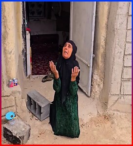 Helping hand — endless support from a grandmother’s videographer | Oldie Nomads