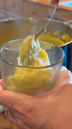 Feed a crowd with a mashed potato bar at your next party, wedding, or celebration. All sorts of delicious toppings ideas! https://adventuresofmel.com/the-ultimate-mashed-potato-bar/ | Adventures of Mel