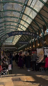 ❔Did you know Covent Garden’s historic Apple Market stalls trade all year round? Find unique antiques or handcrafted treasures on your visit the iconic Market Building. | Covent Garden London