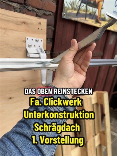 🇩🇪🔧 Clickwerk Montagesystem für Schrägdächer – erster Eindruck ☀️ Kennt ihr das Click-System von Clickwerk? In meinem neuen Video zeige ich euch das Montagesystem für Solarmodule auf dem Schrägdach. Das Besondere: 🔧 Die Montageschienen werden einfach in die Dachhaken eingerastet – mit einem klaren „CLICK“. ➡️ Kein langes Ausrichten oder Verschrauben der Schiene nötig ➡️ Man spart einen kompletten Arbeitsschritt bei der Montage 💡 Besonders praktisch: Mit dem speziellen Werkzeug kann man die 