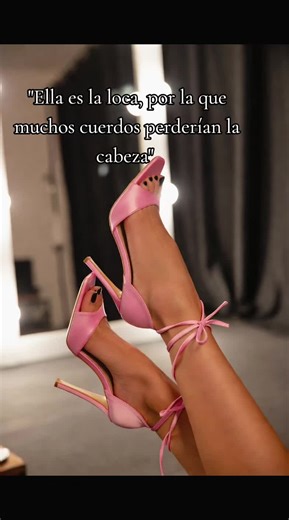 Dicen “loca” como si fuera un defecto. Yo lo llamo intuición sin pedir permiso. Mujeres que caminan con tacones y con ideas propias, que no bajan la voz ni la mirada. La locura no es perder el control, es no entregarlo. Es elegir el placer de ser una misma, aunque incomode, aunque brille. Si esto es estar loca, que no me curen. #poeticavisual #estetica #locura #alma #EstiloDeVida