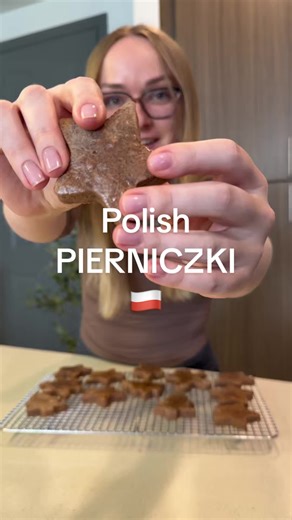 Weeks of waiting. Centuries of tradition. Polish pierniczki. From my kitchen to yours - Wesołych Świąt ✨🇵🇱 #pierniczki #polishchristmas #christmasbaking #polishtradition #homebaking