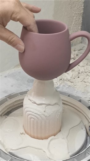 Apply glaze to the workpiece by spraying, controlling thickness properly.