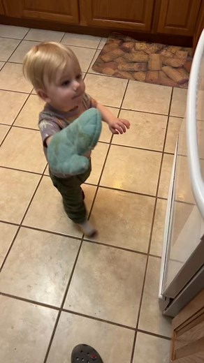 Lake’s a GREAT chef🔥 (i definitely, most certaintly did not cook these fry’s!) #prestontalks #prestonandemilysbeautifulbabies