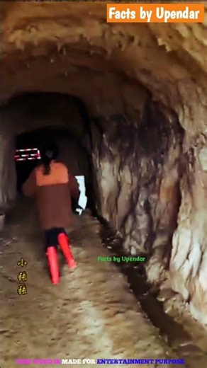 Mom Entered Santas House But Guess Who Came Out 😱🎅😂 #facts