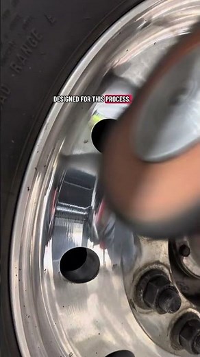 One step cut and color buffing compound for a near mirror finishing