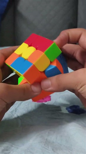Can A Cube Be Solved Completely With One Corner Twisted🤯🤯 #shorts #trending #rubikscube #viral #solo