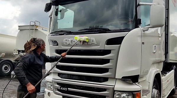 The Ultimate Guide to Washing a Very Dirty Truck