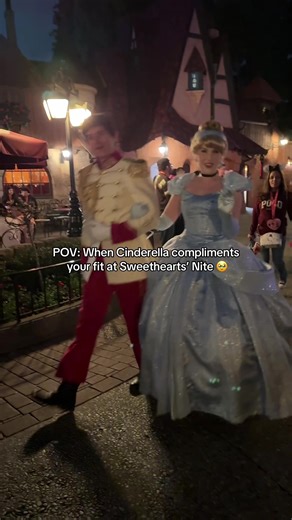 Would you recover from this… or replay it 20 times like me? 👀👇🏼 Because why did Cinderella just validate my entire existence 🥹✨ I was FULLY starstruck 🌟 Follow for more Disney character moments & park magic 🏰💖 #DisneyTok #Disneyland #SweetheartsNite #DisneyPrincess #DisneyMagic