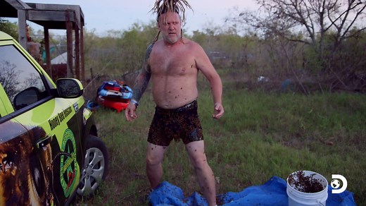 "Bee Czar" Walter is on a mission to save the bees, one hive rescue at a time -- and build a booming honey empire. He and his family must overcome pandemic setbacks to rescue bees from unlikely places, save frightened homeowners, and turn honey into money 🍯💸 Tune in to the series premiere of #BeeCzar tonight at 10p ET/PT on Discovery Channel. | Discovery