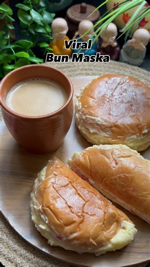 Foodcraftnlife | Viral Bun Maska!!! 😋😋 Try this and you’ll believe why it’s going viral!!!💕💕💕 ✅Save this n try it later!!! 🌸Ingredients - Fruit Bun -... | Instagram