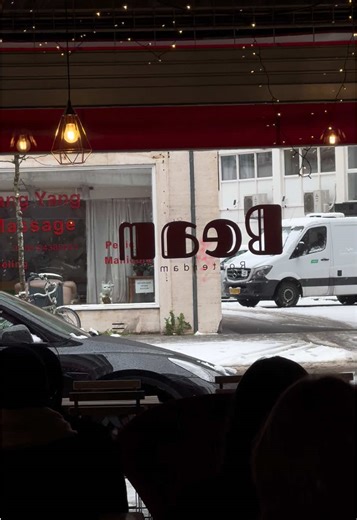 Discover Bean Vibes: Rotterdam's Hotspot for Lunch and Coffee