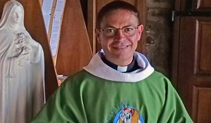 Ambrières-les-Vallées. Le Père Jimmy s’en ira à la rentrée