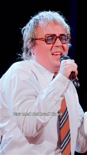 P4 on Instagram: "- Jeg sender nummeret til min kone. Hun græd og kunne ikke høre mere. Det var for hårdt ♥️ Tak for det smukke og fine nummer, Andreas Odbjerg 👏🏻 Musikquizzen med Kenneth K. fylder 20 år – og det blev fejret med et brag. En aften fyldt med live-musik, quiz og kærlighed til musikken 🎶 🎧 Lyt til 'Musikquizzen' i DR Lyd."