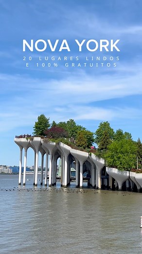 Nova York pode ter seus problemas mas não dá pra negar: a cidade tá cheia de rolês incríveis que valem a caminhada. A gente separou 20 lugares que visitamos sem gastar um centavo. Confere aí: 1. Little Island – Um parque suspenso sobre o rio com vista bonita e estrutura curiosa. 2. The Oculus – Terminal futurista que parece mais uma nave espacial do que uma estação. 3. Ghostbusters Headquarter – A fachada original do quartel dos Caça-Fantasmas, pra quem curte cinema. 4. Central Park – O famoso p