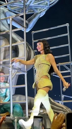 Teenage Dream #katyperry #lifetimestour #paris