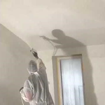 Spraying ceilings instead of painting them ; it's so easy with Airless!