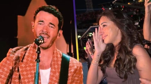 472K views · 11K reactions | Kevin Jonas performs his first solo while debuting the new Jonas Brothers' song, 'Changing,' at the band's Boston concert. | Entertainment Tonight | Facebook